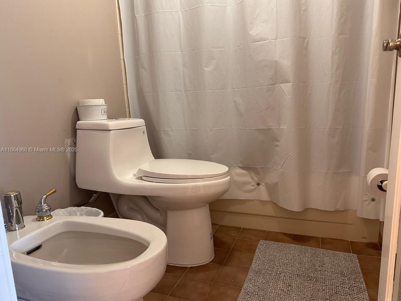 3200 Collins Ave, Unit 7-4, Miami Beach, FL 33140 Photo