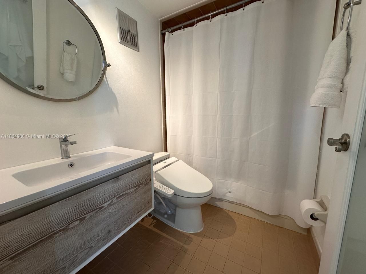 3200 Collins Ave, Unit 7-4, Miami Beach, FL 33140 Photo