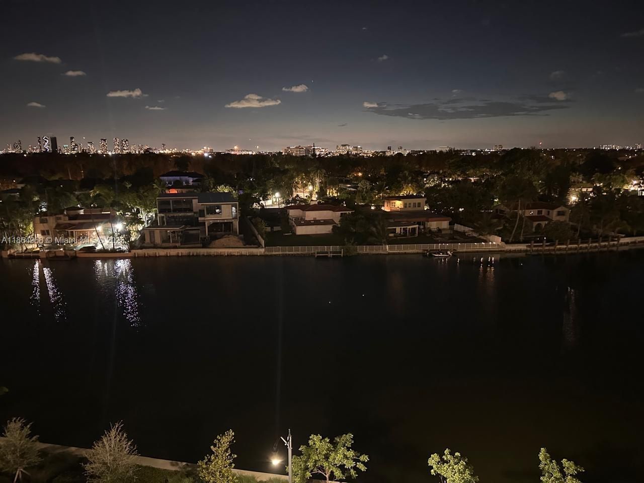 3200 Collins Ave, Unit 7-4, Miami Beach, FL 33140 Photo