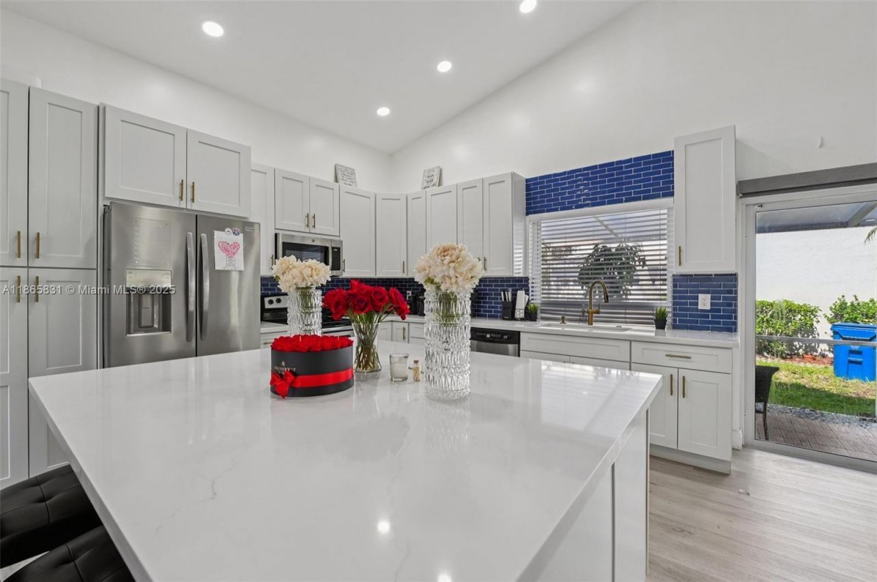 10681 Lago Welleby Dr, Sunrise, FL 33351 Photo