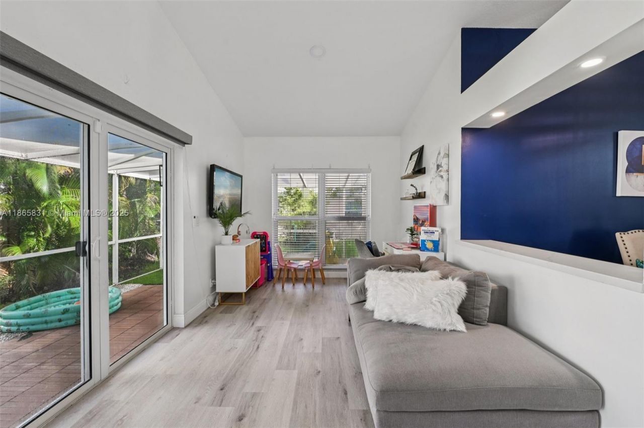 10681 Lago Welleby Dr, Sunrise, FL 33351 Photo