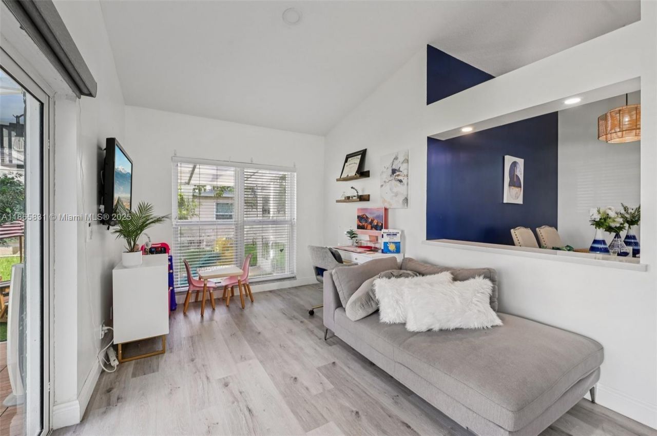 10681 Lago Welleby Dr, Sunrise, FL 33351 Photo