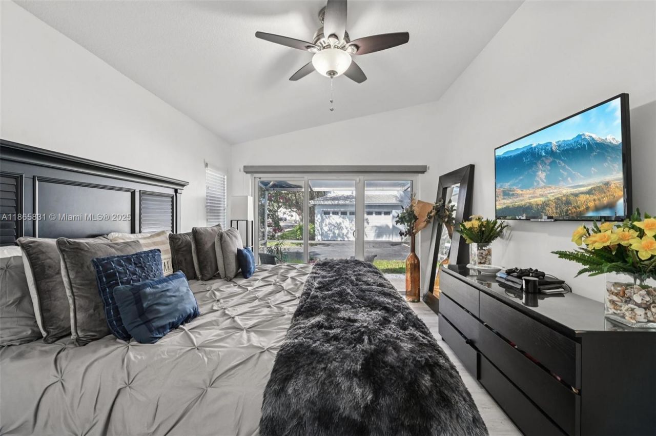 10681 Lago Welleby Dr, Sunrise, FL 33351 Photo