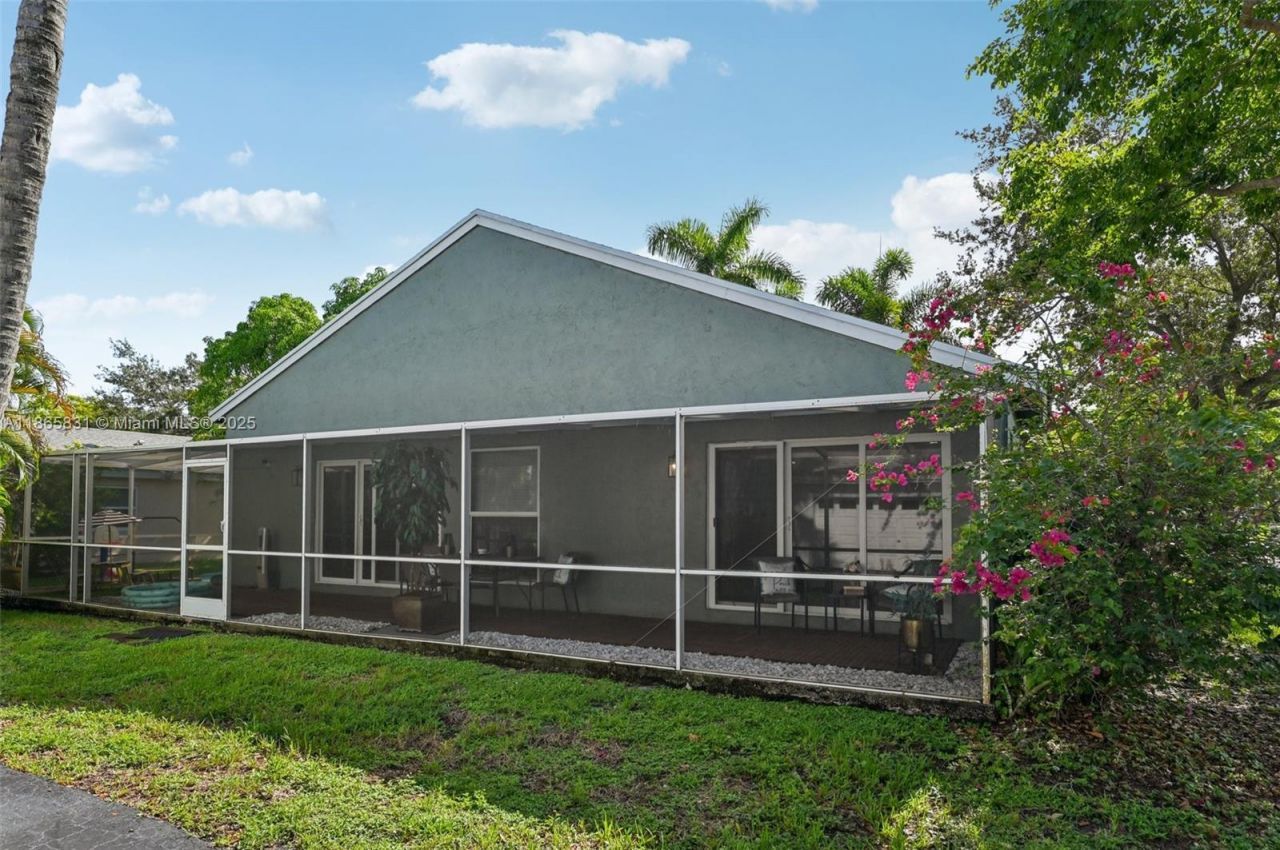 10681 Lago Welleby Dr, Sunrise, FL 33351 Photo