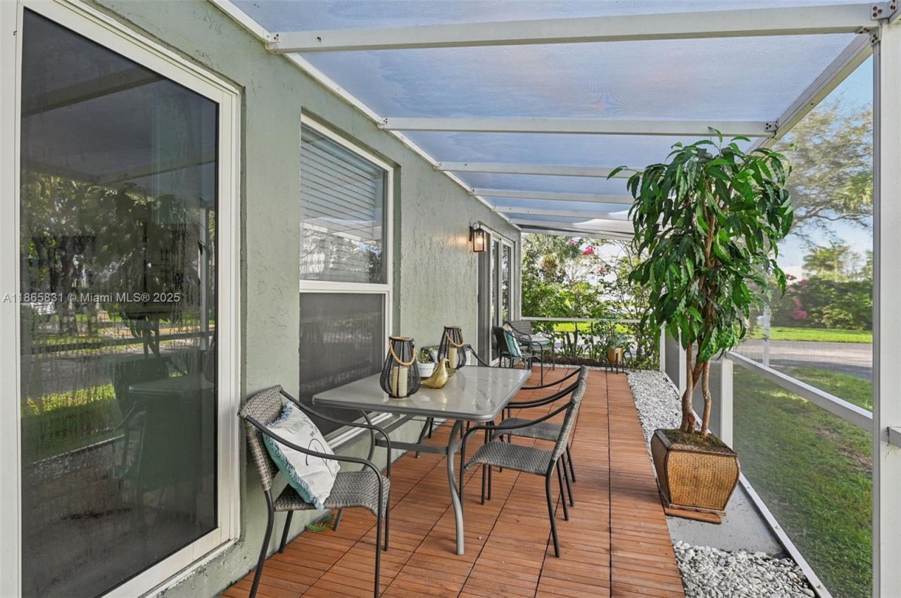 10681 Lago Welleby Dr, Sunrise, FL 33351 Photo