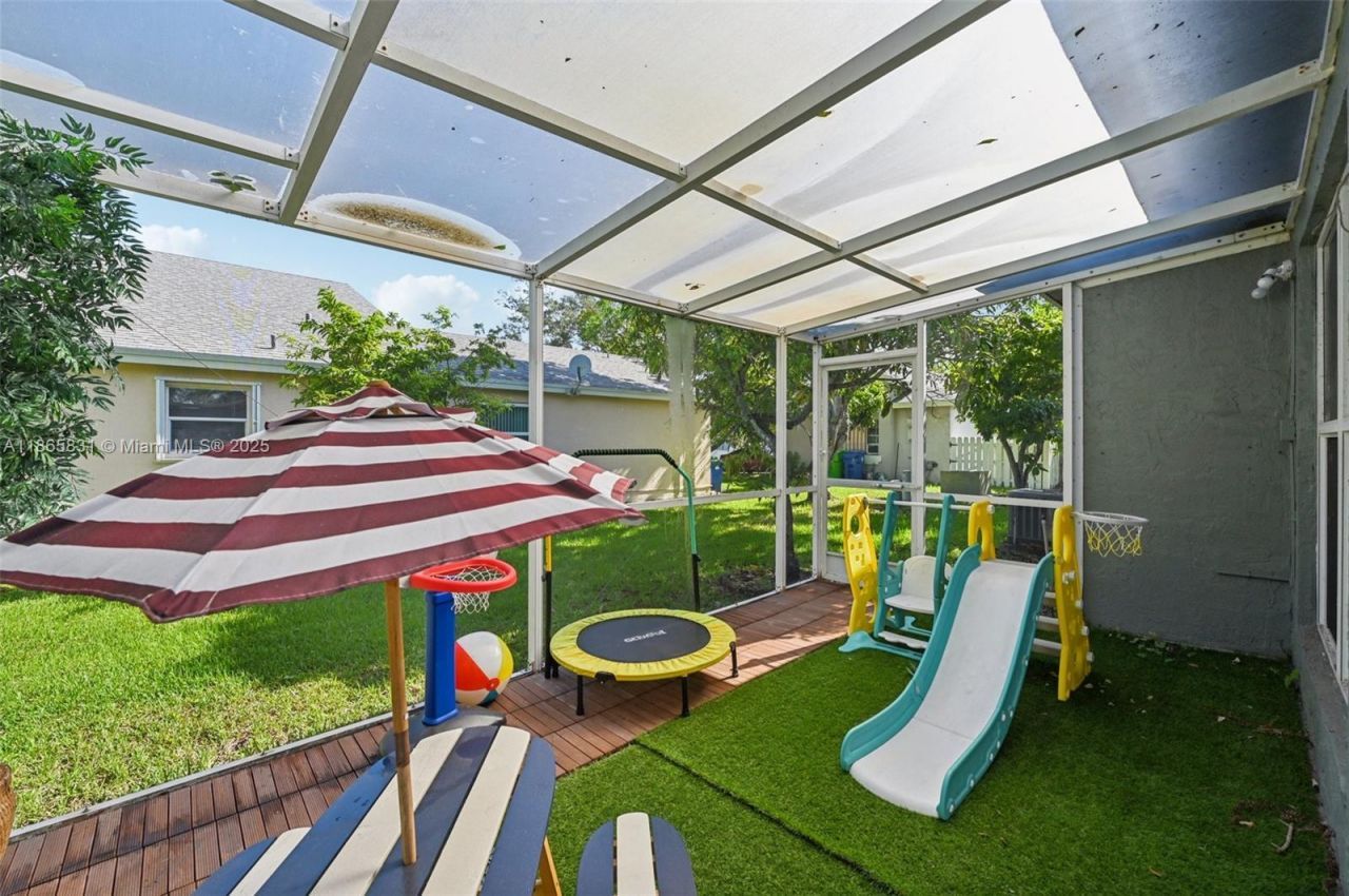 10681 Lago Welleby Dr, Sunrise, FL 33351 Photo