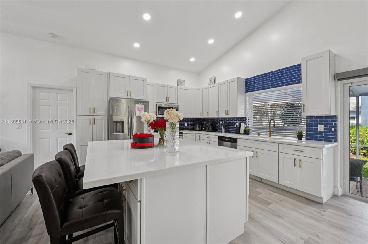 10681 Lago Welleby Dr, Sunrise, FL 33351 Photo