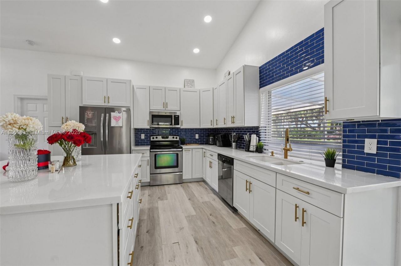 10681 Lago Welleby Dr, Sunrise, FL 33351 Photo