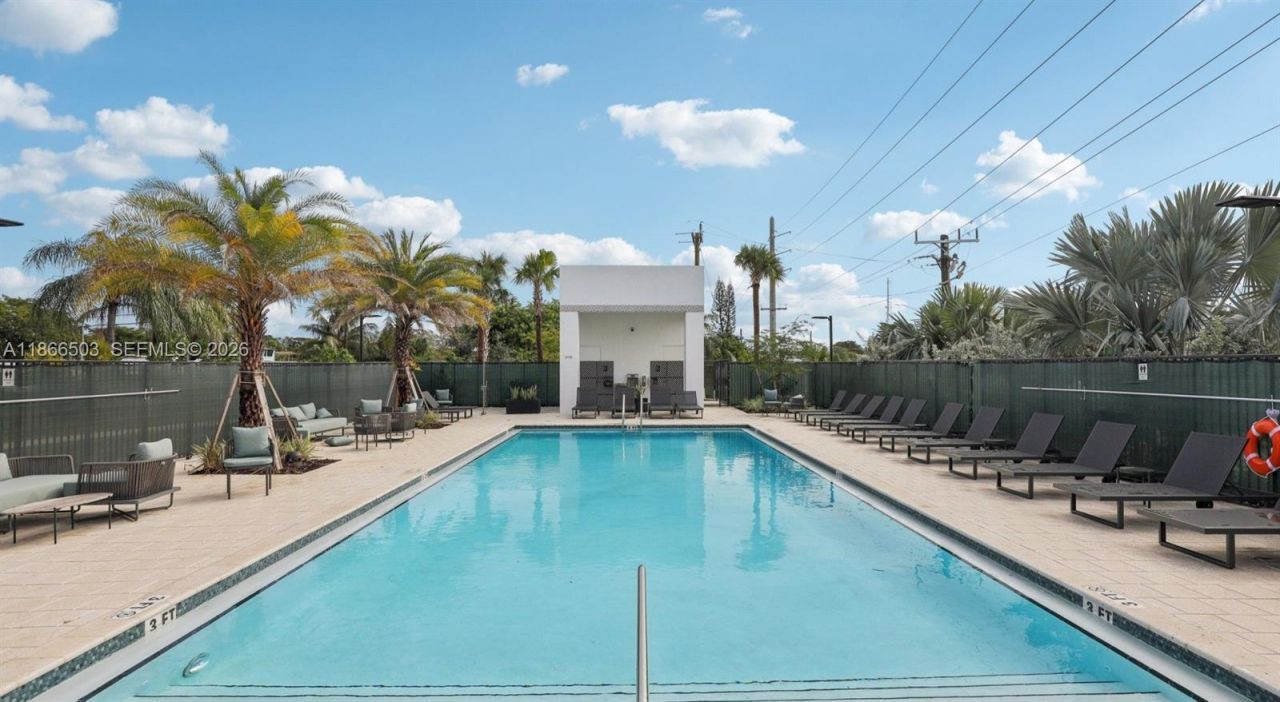 4465 Griffin Road, Unit B5, Davie, FL 33314 Photo