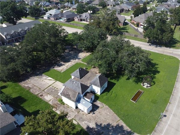 1956 CARROLLWOOD Drive, LaPlace, LA 70068