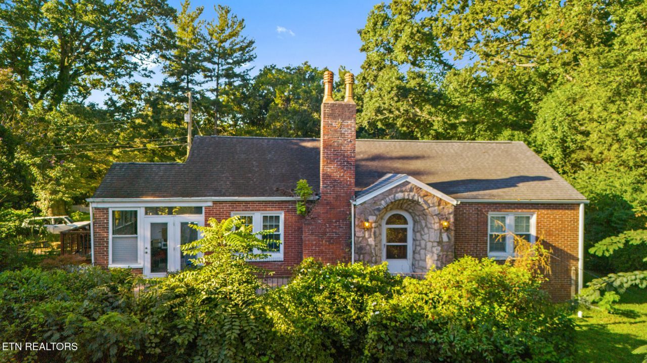 4303 Pleasant Ridge Rd, Knoxville, TN 37912 Main Photo