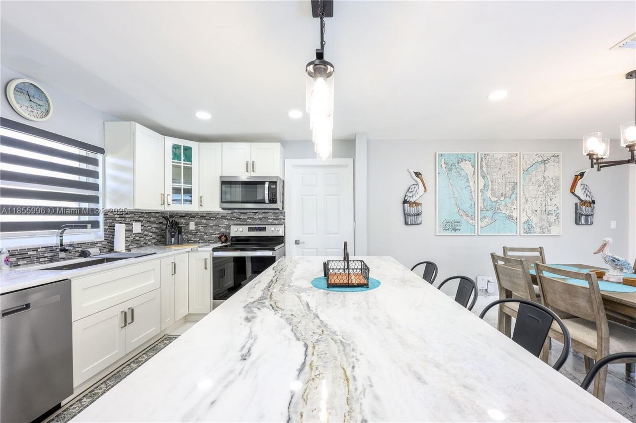 3505 SE 16th Place, Cape Coral, FL 33904 Photo