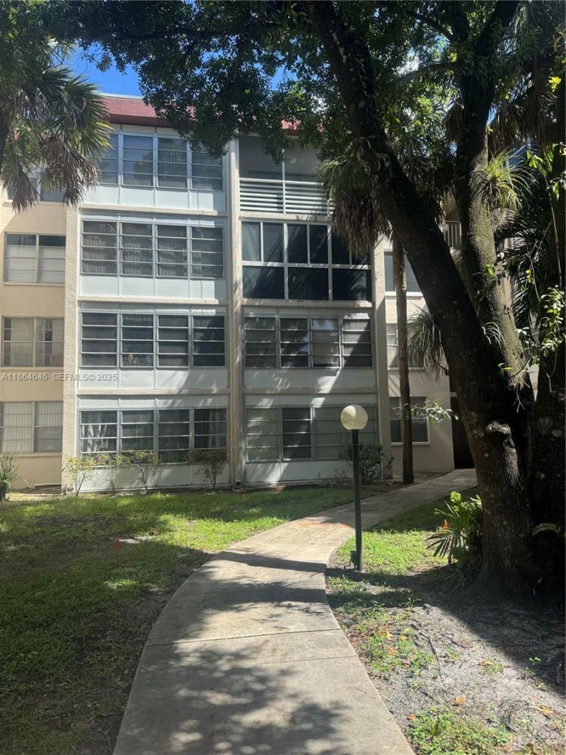 2649 NW 48th Ter, Unit 334, Lauderdale Lakes, FL 33313 Photo