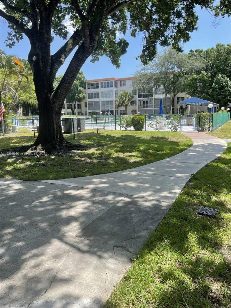 2649 NW 48th Ter, Unit 334, Lauderdale Lakes, FL 33313 Photo