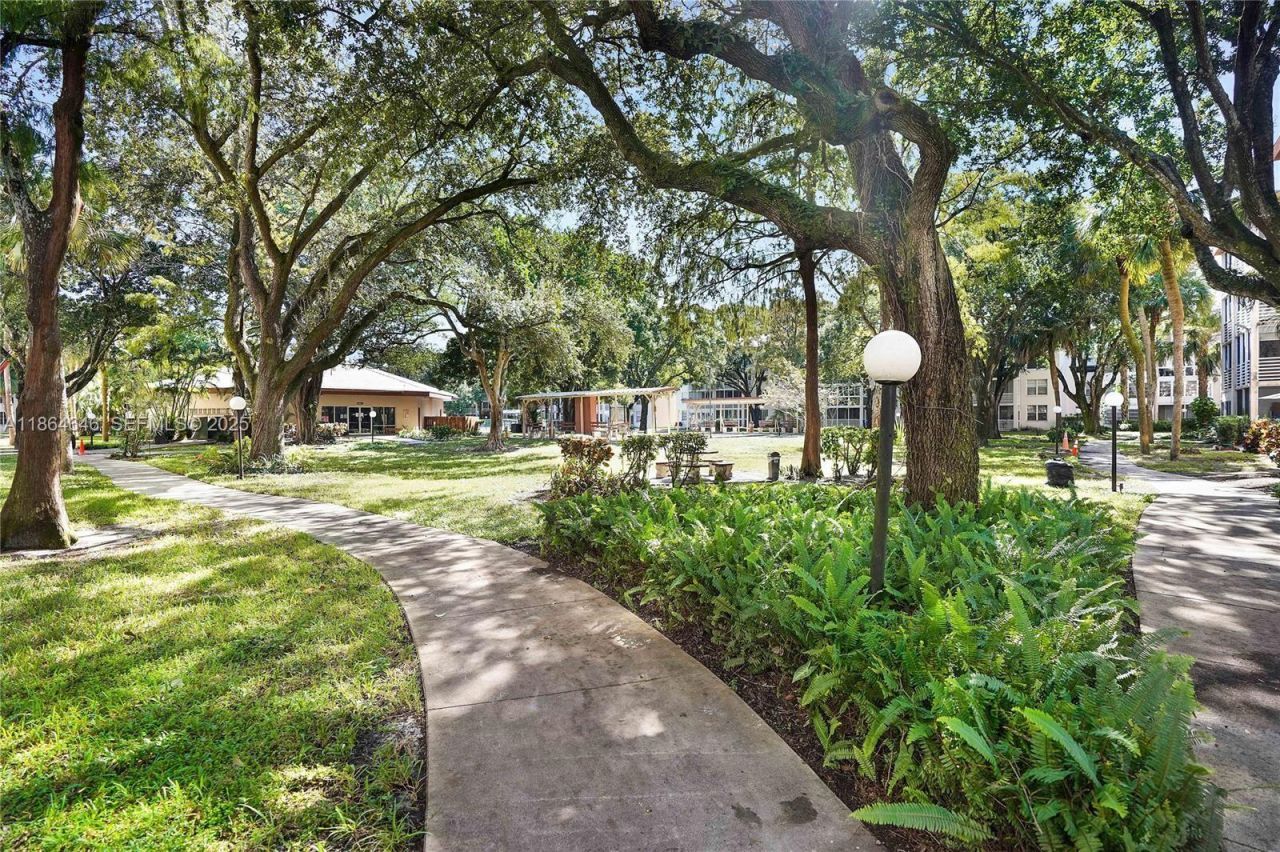 2649 NW 48th Ter, Unit 334, Lauderdale Lakes, FL 33313 Photo
