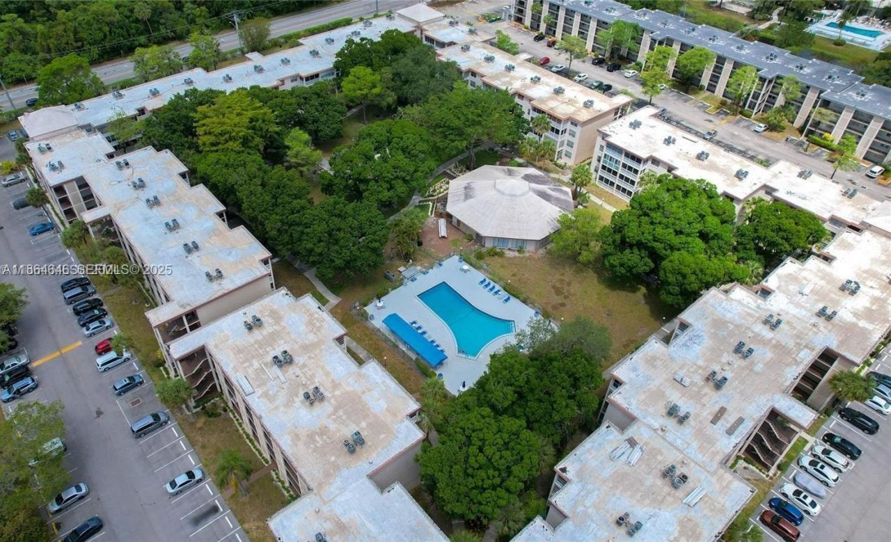 2649 NW 48th Ter, Unit 334, Lauderdale Lakes, FL 33313 Photo