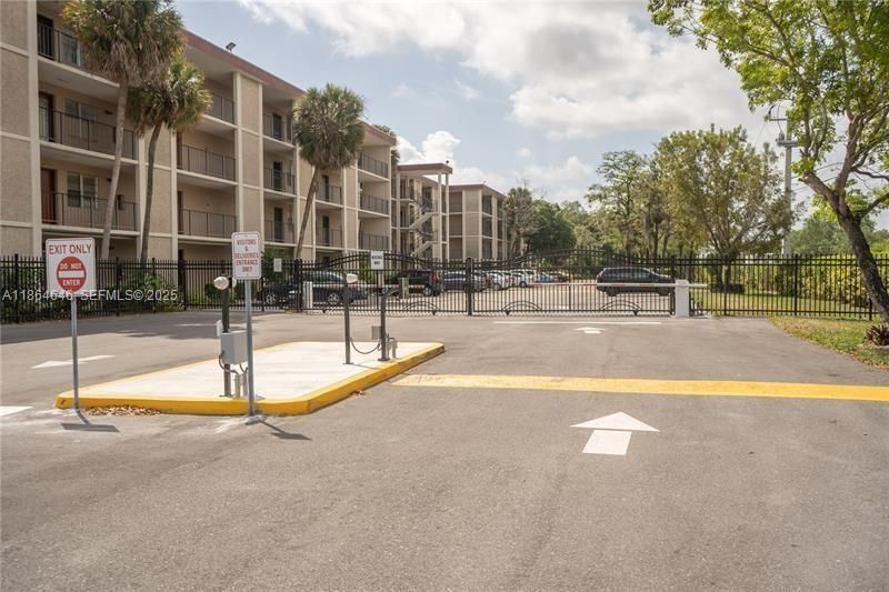 2649 NW 48th Ter, Unit 334, Lauderdale Lakes, FL 33313 Photo