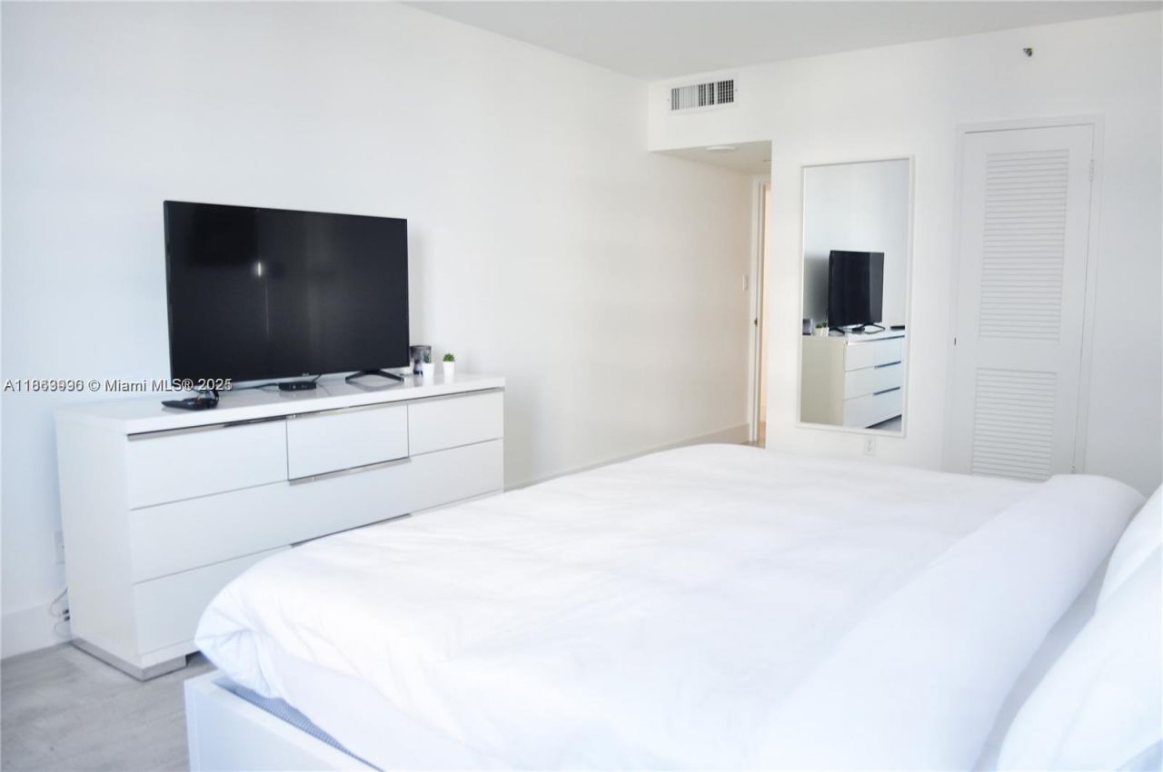 100 Lincoln Rd, Unit 435, Miami Beach, FL 33139 Photo