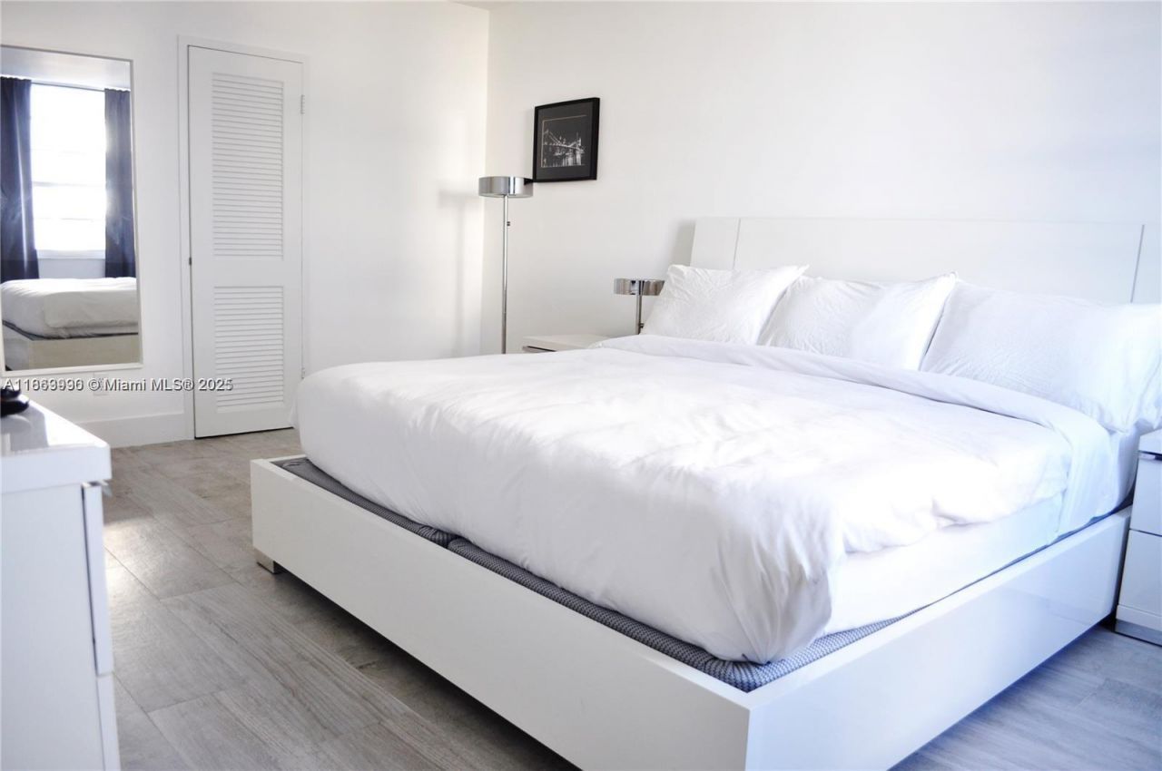 100 Lincoln Rd, Unit 435, Miami Beach, FL 33139 Photo