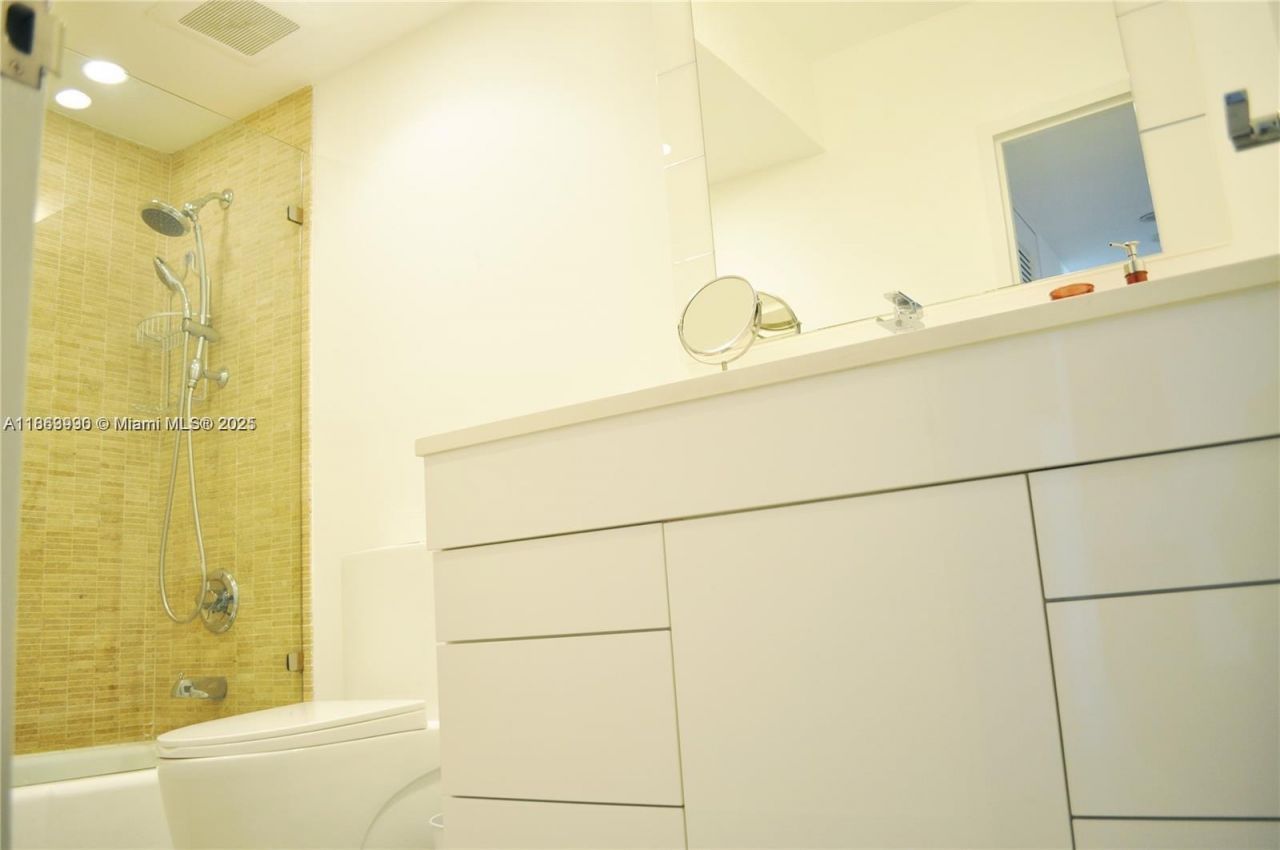 100 Lincoln Rd, Unit 435, Miami Beach, FL 33139 Photo