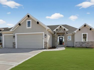 13715 NW 70th Street, Parkville, MO 64152