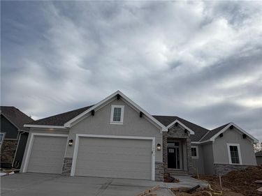 13715 NW 70th Street, Parkville, MO 64152