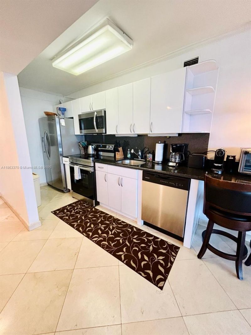 100 Lincoln Rd, Unit 1034, Miami Beach, FL 33139 Photo
