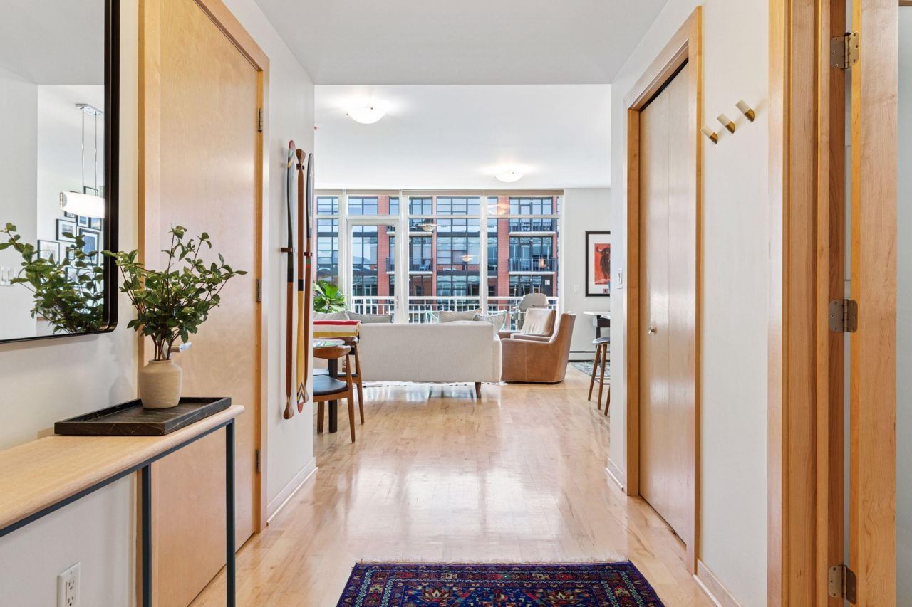 215 10th Avenue S, Unit 731, Minneapolis, MN 55415 Main Photo