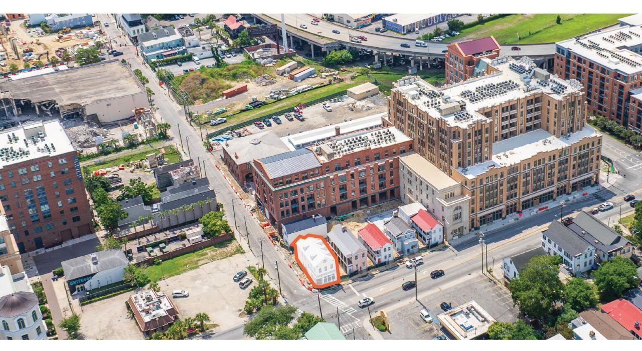 44 Line Street Photo 7