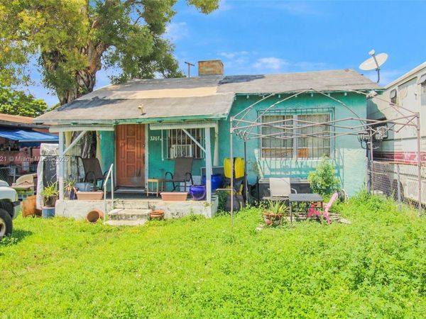 3267 NW 35th St, Miami, FL 33142