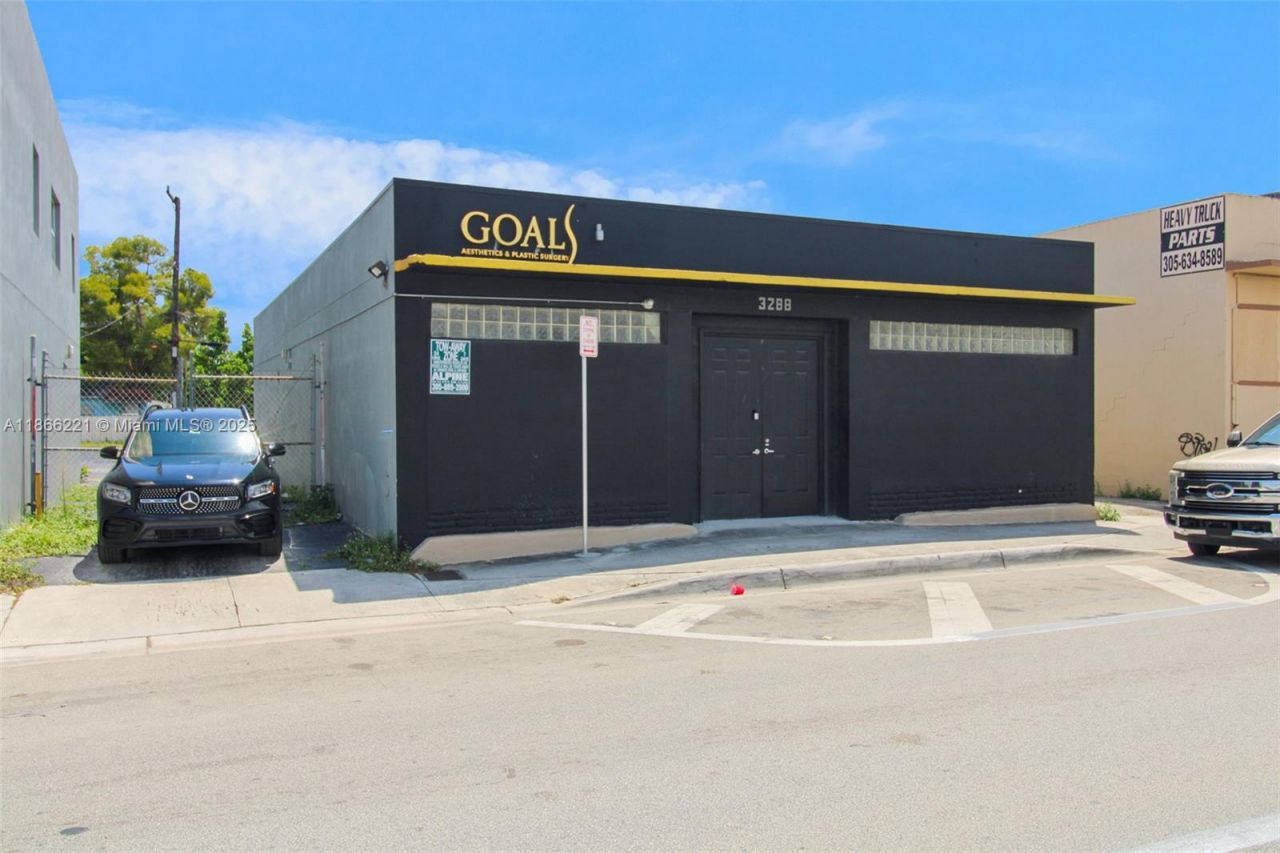 3267 NW 35th St, Miami, FL 33142 Photo