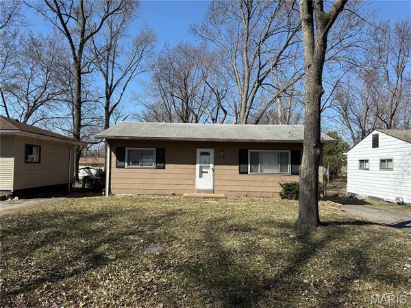 10521 Earl Drive, St Louis, MO 63136