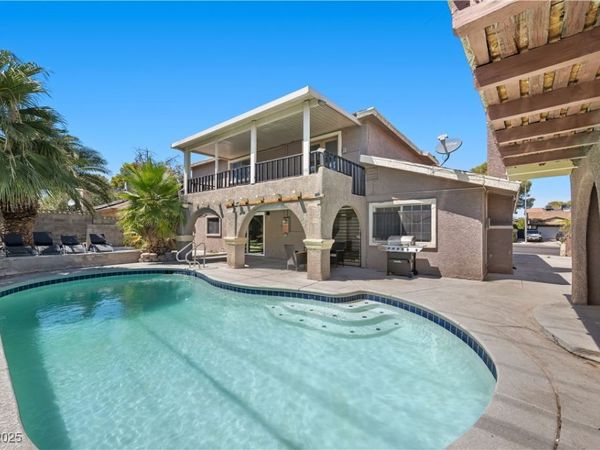 2571 Vegas Valley Drive, Las Vegas, NV 89121