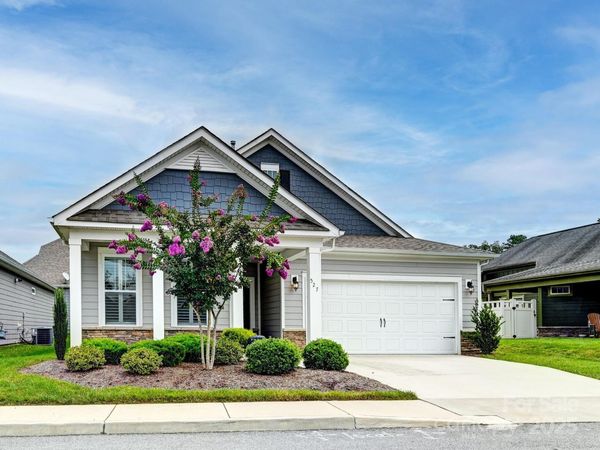 527 Summerfield Place, Flat Rock, NC 28731