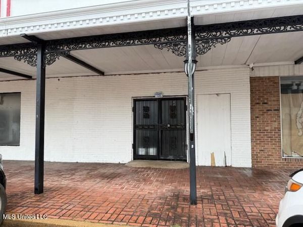 108 E College Avenue, Holly Springs, MS 38635