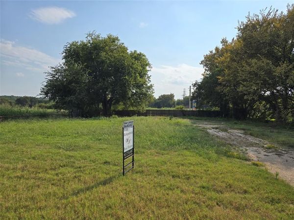 800 S Parkway Drive, Alvarado, TX 76009