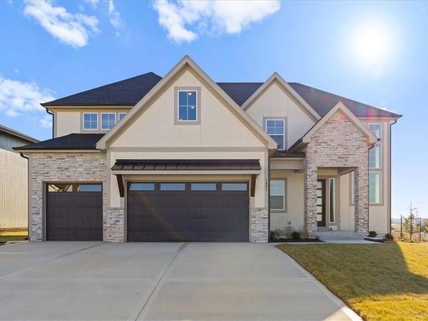 1801 SW Arbormist Drive, Lee's Summit, MO 64082