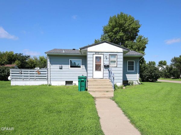 403 PACIFIC Avenue, Buxton, ND 58218