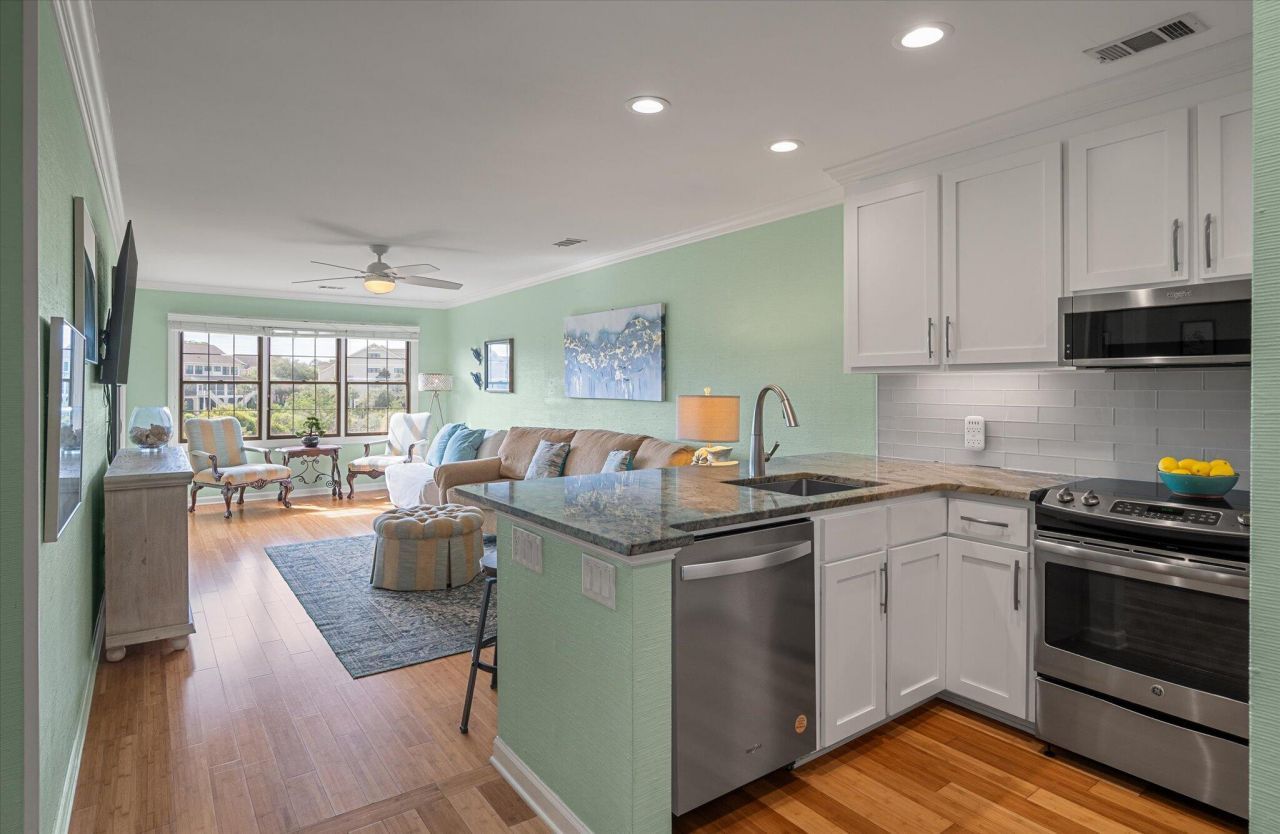 2138 Landfall Way Photo 5