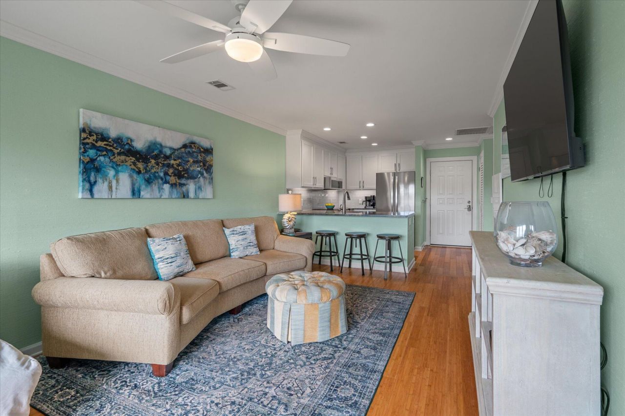 2138 Landfall Way Photo 6