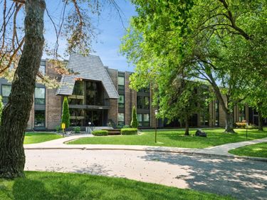 6105 Lincoln Drive, Unit 130, Edina, MN 55436