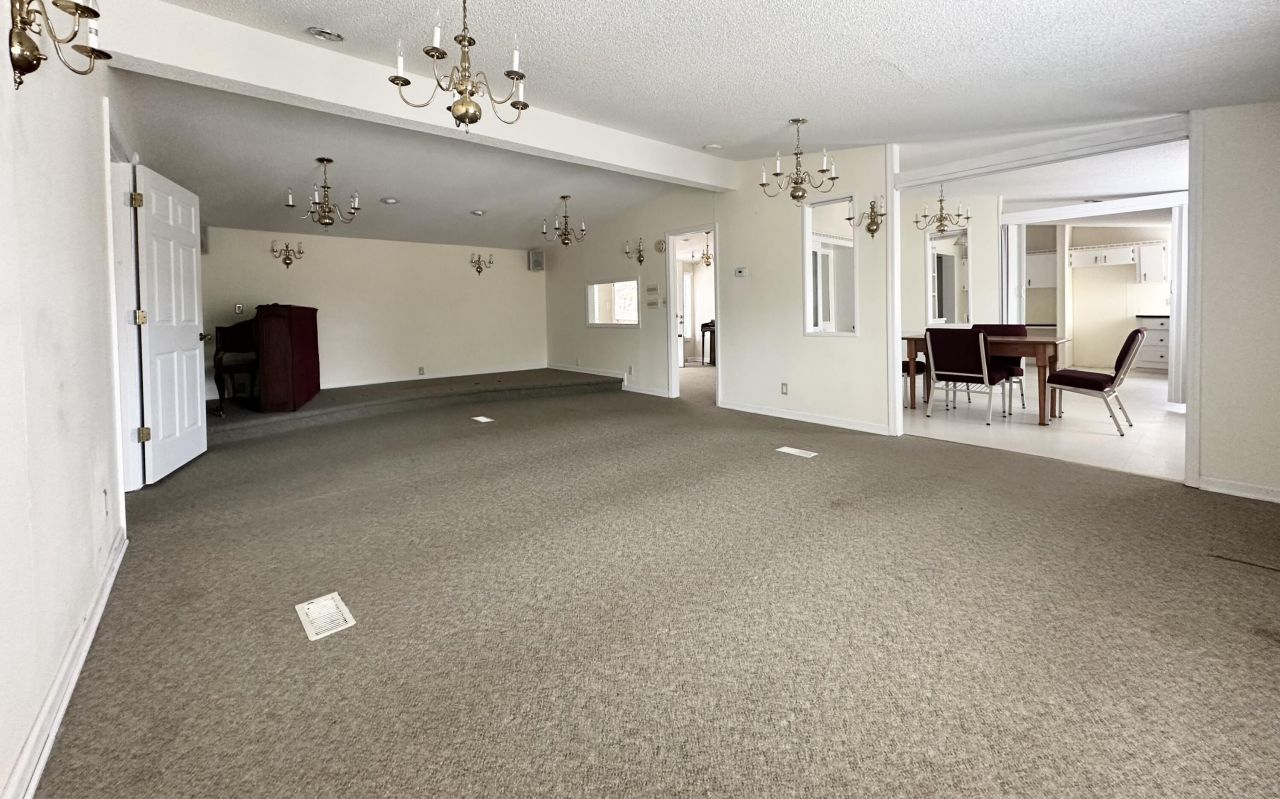 248 Majesty St. Photo 12