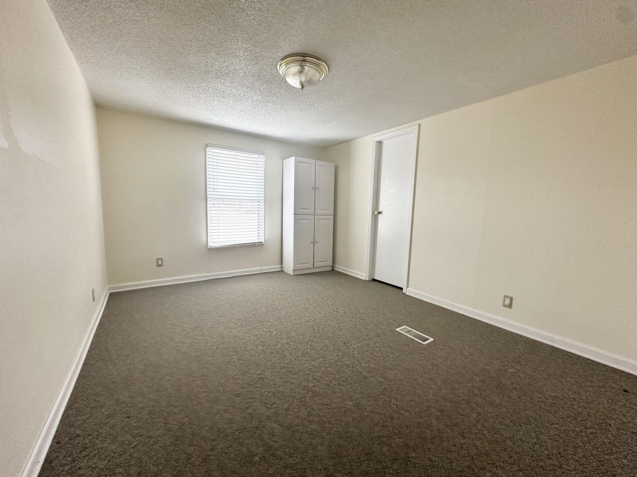 248 Majesty St. Photo 14