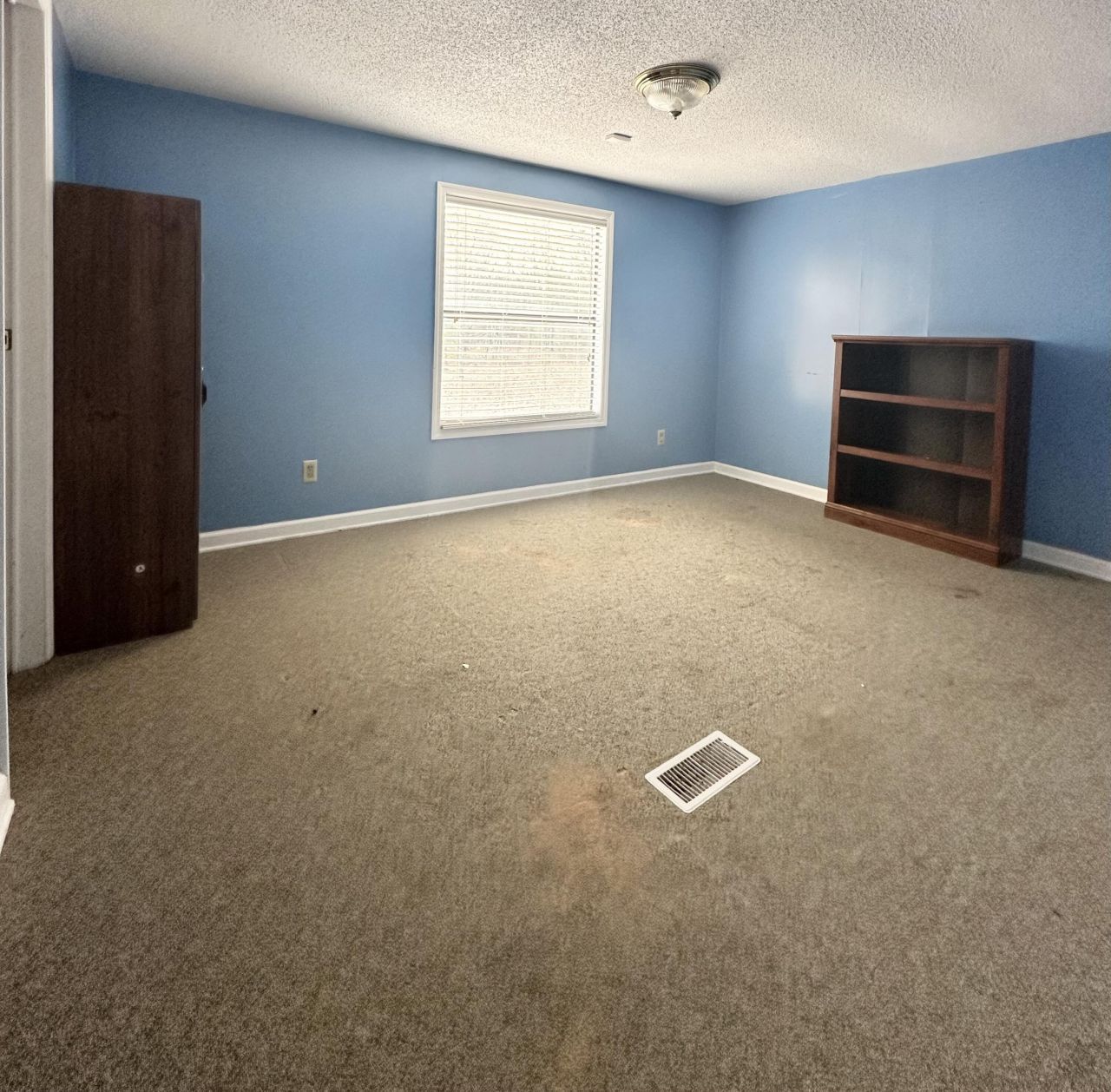 248 Majesty St. Photo 16