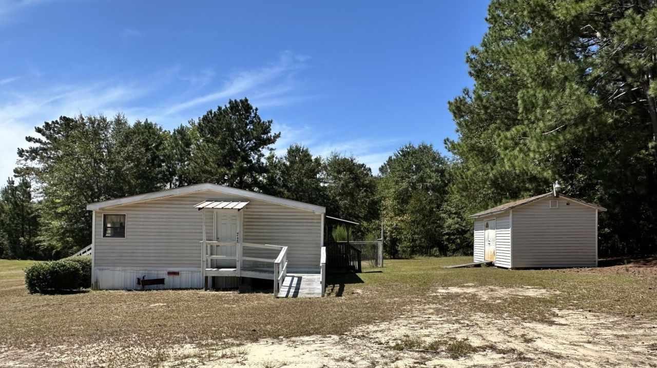 248 Majesty St. Photo 4