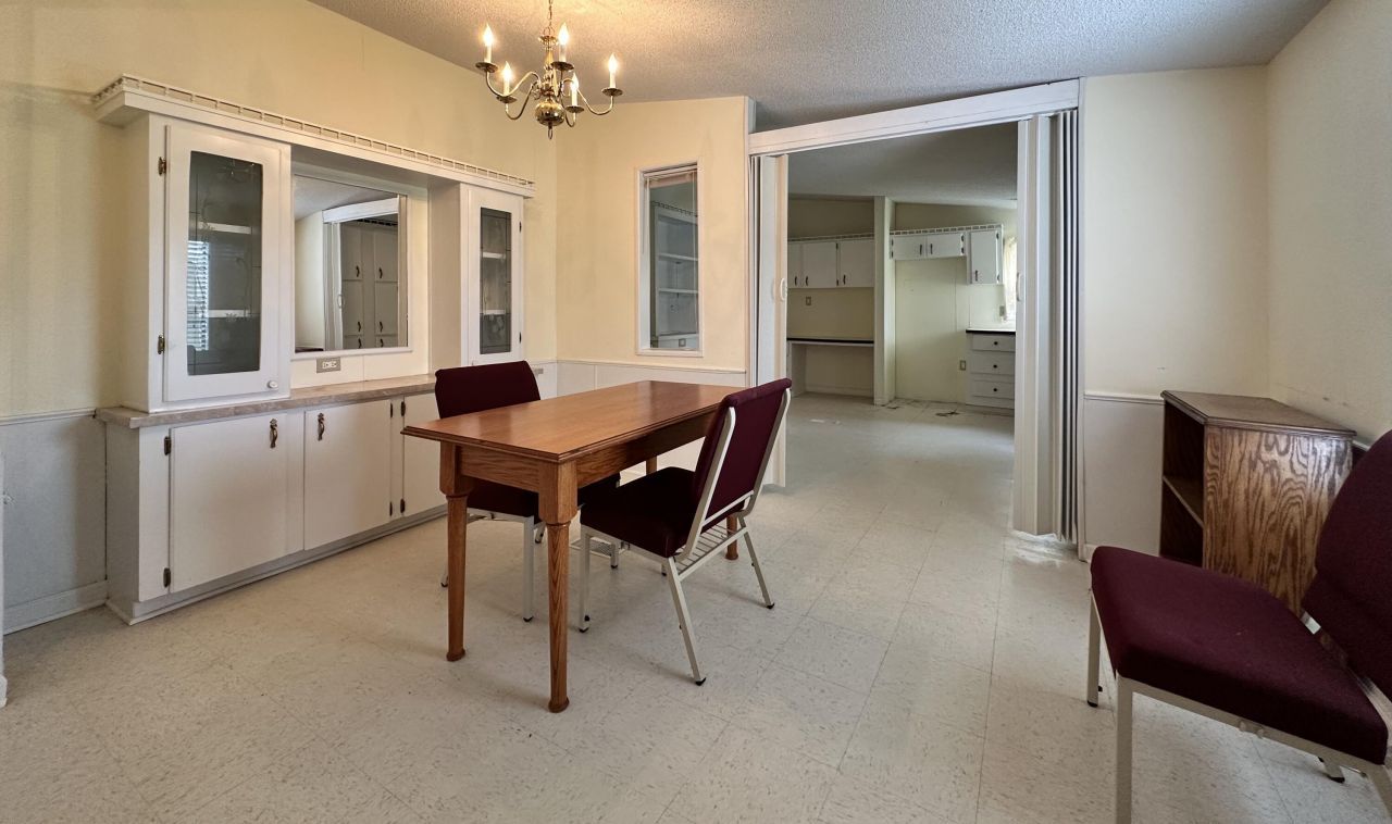 248 Majesty St. Photo 5