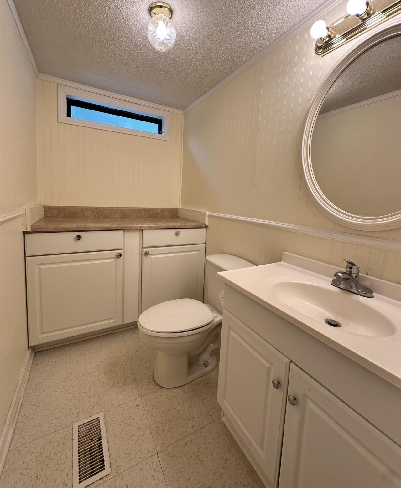 248 Majesty St. Photo 8