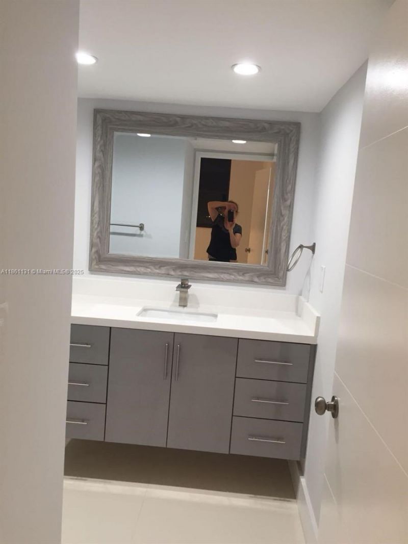 210 174th St, Unit 1003, Sunny Isles Beach, FL 33160 Photo