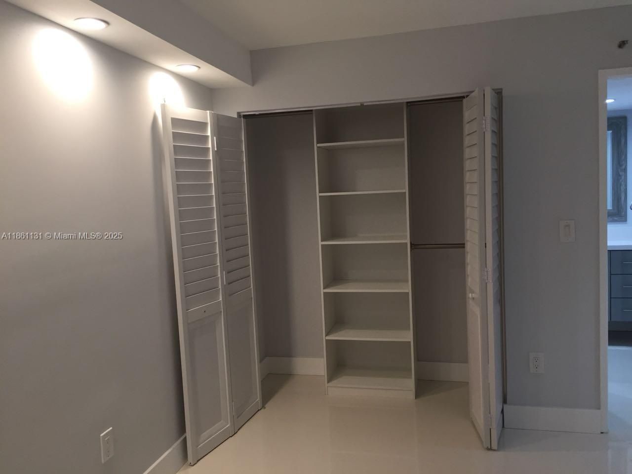 210 174th St, Unit 1003, Sunny Isles Beach, FL 33160 Photo
