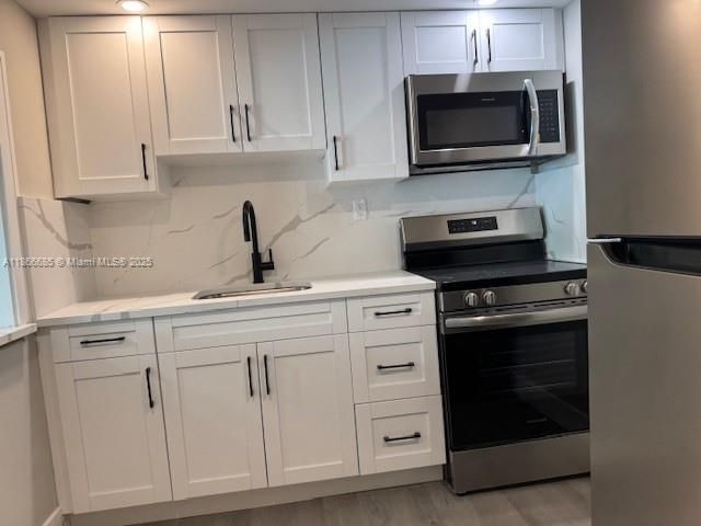5401 Collins Ave, Unit 209, Miami Beach, FL 33140 Photo